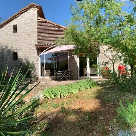 Bed & Breakfast Chambre Familiale Climatisee Avec Terrasse Privee Et Acces Piscine Saint Alban Auriolles