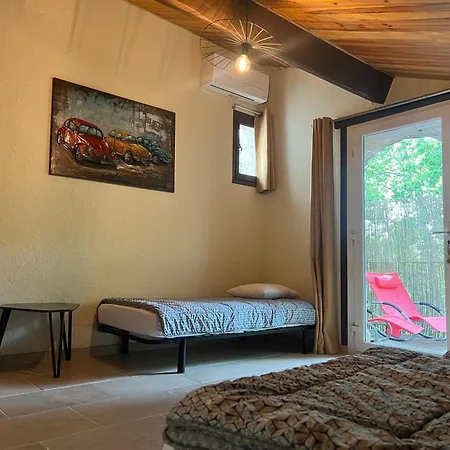Bed & Breakfast Chambre Familiale Climatisee Avec Terrasse Privee Et Acces Piscine Saint Alban Auriolles