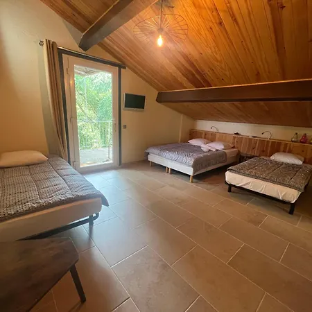 Chambre Familiale Climatisee Avec Terrasse Privee Et Acces Piscine *