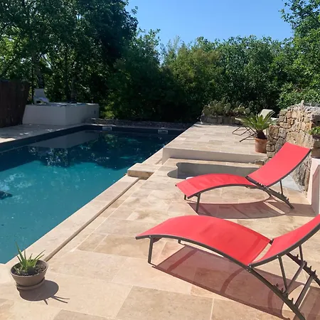 Chambre Familiale Climatisee Avec Terrasse Privee Et Acces Piscine